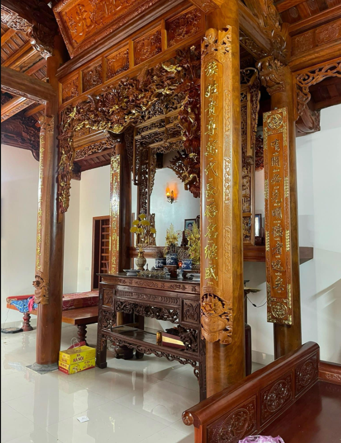 cải tạo phòng thờ với vách thờ và cửa võng